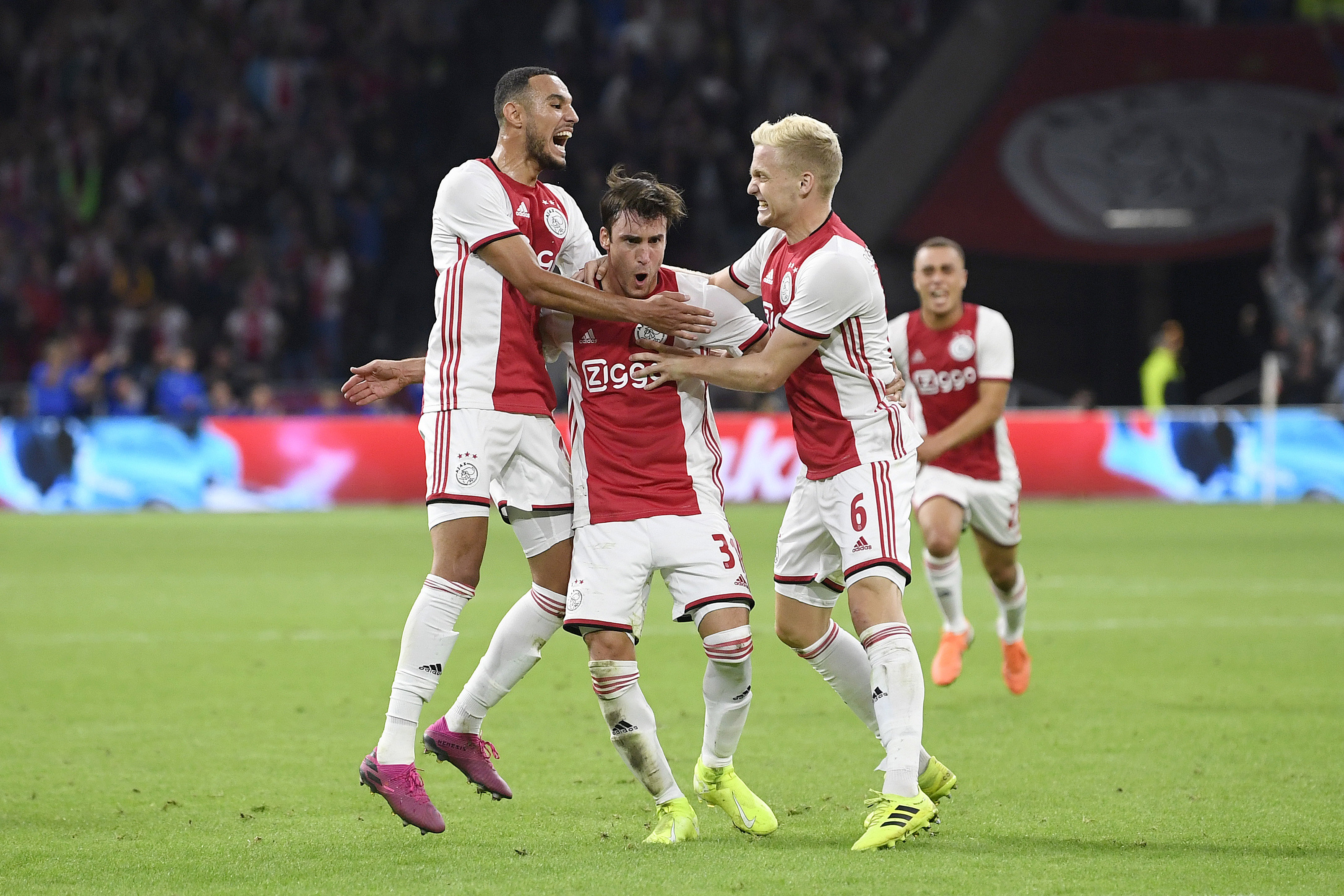 ajax-pasa-a-play-offs-de-la-champions