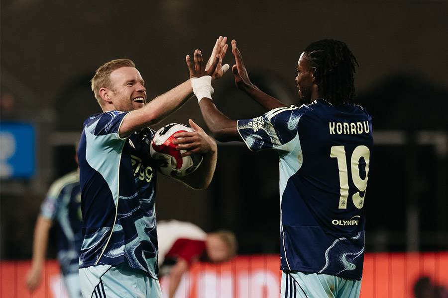 High Five Klaassen Konadu