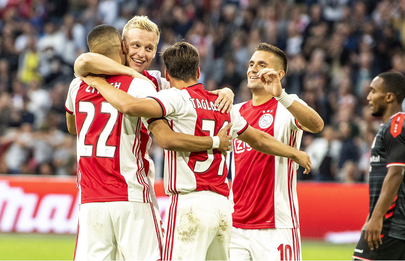 primer-partido-de-liga-en-arena-termina-en-fiesta-para-ajax