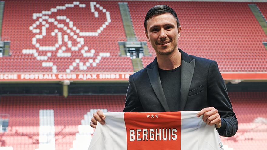 El Ajax cierra el fichaje de Berghuis